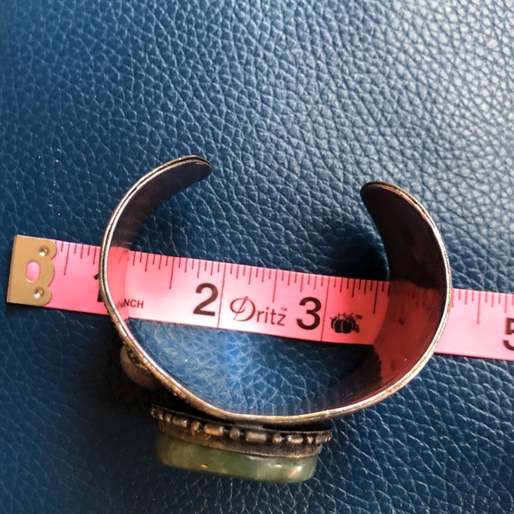 Vintage cuff bracelet - Picture 2 of 8